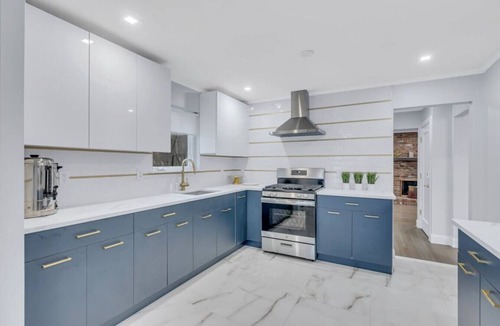 Tallman House | Modern Home w. Large Dining Area | Playset & WiFi