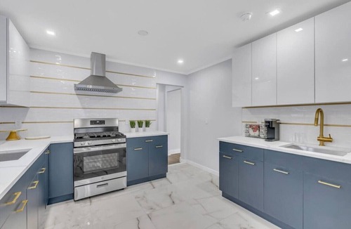 Tallman House | Modern Home w. Large Dining Area | Playset & WiFi