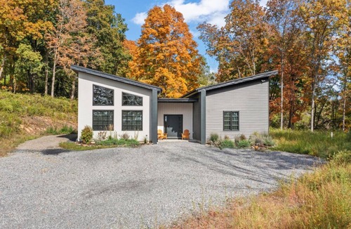Hudson House | Modern House Near Hudson with Fire Pit and Privacy