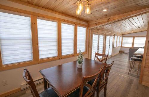 Hamilton House | Modern Lake Retreat, Sleeps 8, 5 min to Colgate