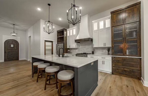 Edgemont House | Modern Lakefront home with lake access.