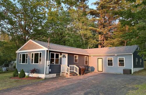 Gilford House | Modern Lakes Luxury, Winni & Minutes to Gunstock