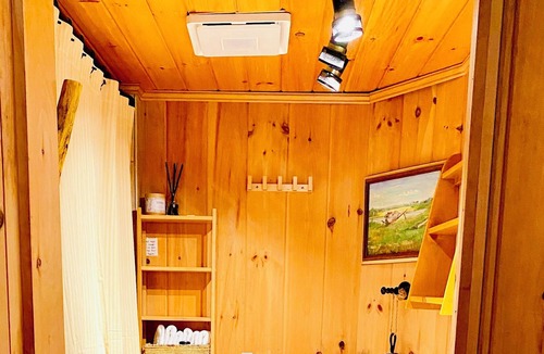 Boothbay Harbor Cabin | Modern Log Cabin with 100 years History ~~