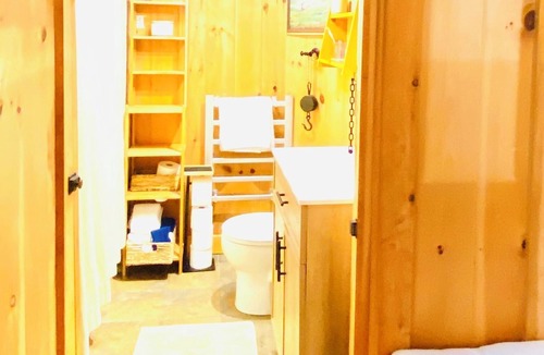 Boothbay Harbor Cabin | Modern Log Cabin with 100 years History ~~