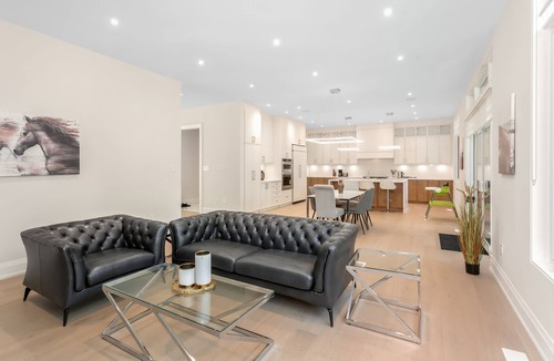 Bronte House | Modern Luxury Home | Minutes to Bronte Harbour & Downtown Oakville