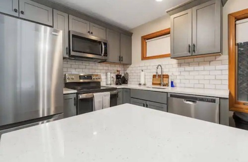West Dover Ski Chalet | Modern Luxury Villa Near Mount Snow. Your Vermont Retreat Awaits!