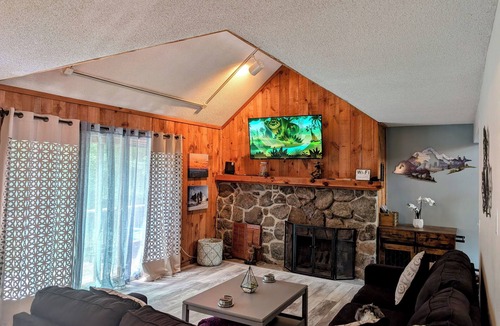 Bartlett House | Modern Mountain Escape – Fun Filled Retreat!