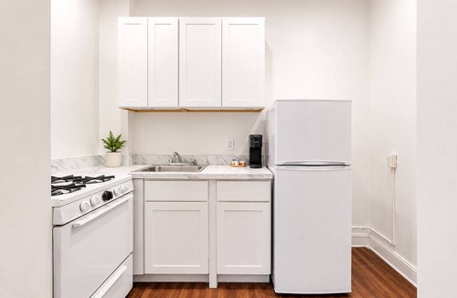 Upper Manhattan Apartment | Modern NYC Studio Near Transit, AC, WiFi & Full Kitchen