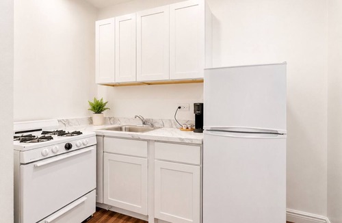 Upper Manhattan Apartment | Modern NYC Studio Near Transit, AC, WiFi & Full Kitchen