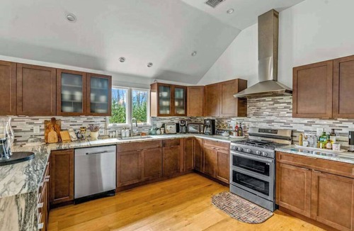 Pipes Cove House | Modern on 9th in Greenport