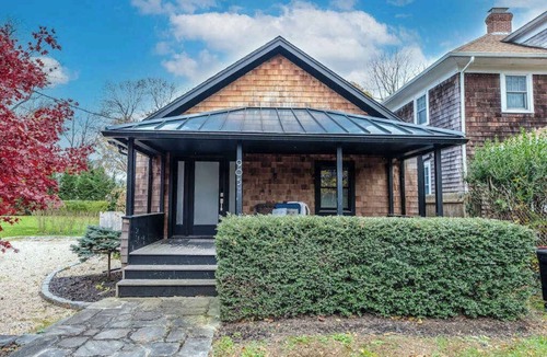 Pipes Cove House | Modern on 9th in Greenport