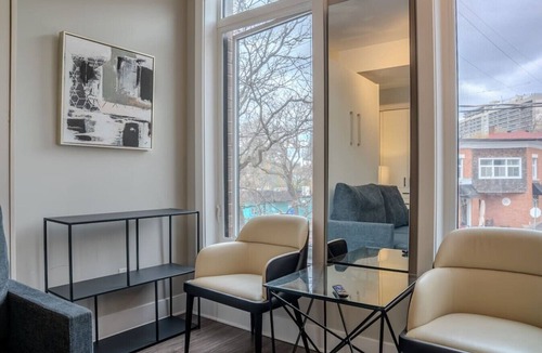 Vanier North Apartment | Modern Open-Concept Studio/Minutes to DT Ottawa