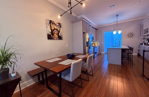 Newbold House | Modern Philly Stay 4BR Roof Deck