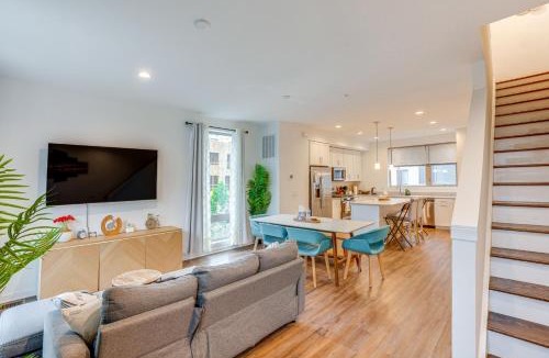 Olde Richmond House | Modern Philly Townhome with Rooftop Deck and Views!