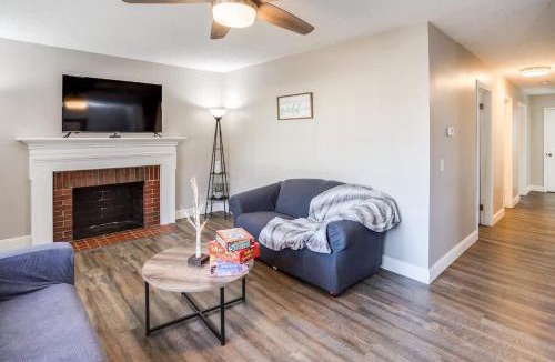 East Rochester House | Modern & Quiet Suburban Ranch Mins to Dtwn and Stores