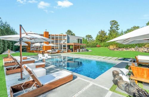 Shinnecock Hills House | Modern, resort-style retreat in the heart of Shinnecock Hills, luxurious.