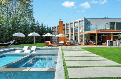 Shinnecock Hills House | Modern, resort-style retreat in the heart of Shinnecock Hills, luxurious.