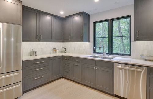 Sharon House | Modern Sharon Farmhouse: Spacious, Patio, Views