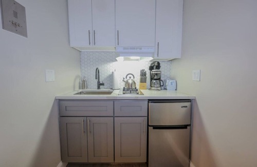 Prudential - St. Botolph Apartment | Modern Simple Studio | South End