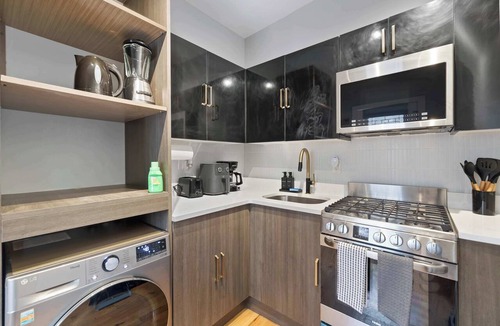 The Heights Apartment | Modern Studio < 20 Min to NYC w/Fast WiFi