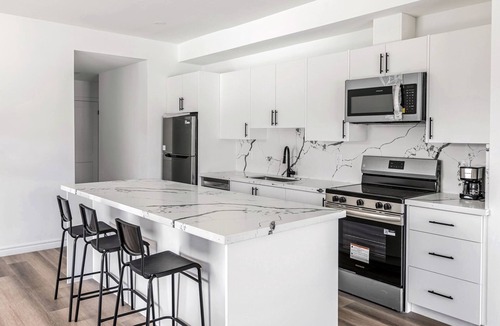 Huntsville House | Modern Townhome with Fairy Lake Views Near Downtown Huntsville