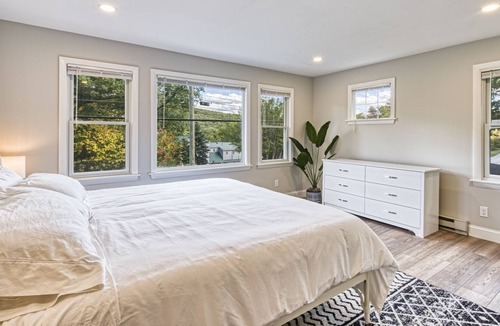 Newbury House | Modern Train Station | Minutes to Mount Sunapee