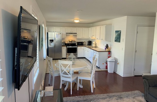 Fifth Ward Apartment | Modernized, Super-spacious condominium. Minutes from downtown, Private Parking!