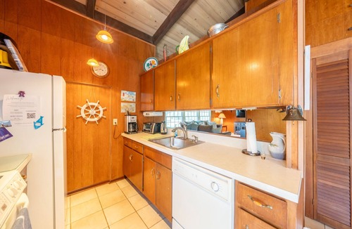 Culloden Shores House | Montauk Beach Retreat — 3BR, Steps to Beach, BBQ, Patio & Outdoor Shower