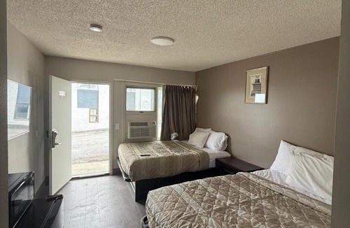 Latham Hotel | Monte Mario Motel & Efficiency