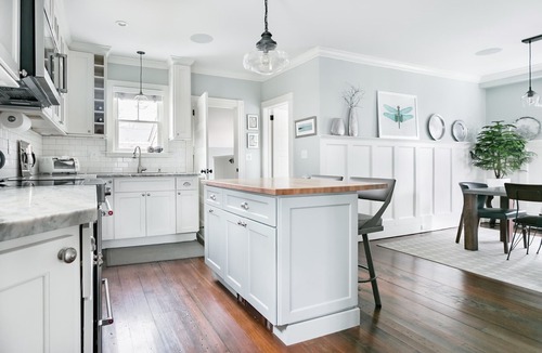 Fifth Ward House | MONTHLY Classic Newport Cottage with Parking and Walk to Downtown