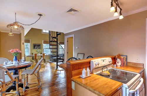 Off Broadway Apartment | Monthly Downtown Newport rental