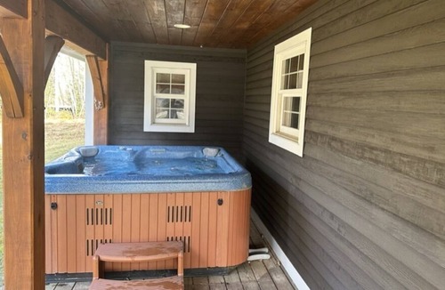 West Dover Cabin | Moose Head Lodge Located 5 Minutes from Mount Snow!