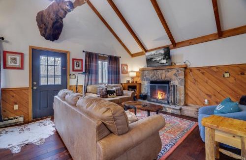 Lake Harmony Estates House | Moose Tracks Cabin Hot Tub 5 Min to Slopes