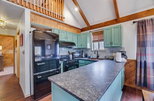 Lake Harmony Estates Cabin | Moose Tracks Cabin · Hot Tub · 5 Min to Slopes