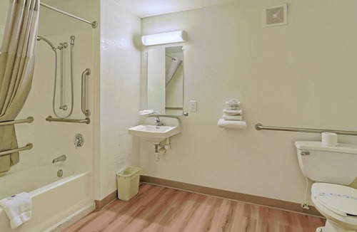 Maple Shade Hotel | Motel 6 Maple Shade Township, NJ - Philadelphia - Mt Laurel