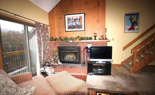 West Dover Apartment | Mount Snow Chalet Loft Condo With VIEW !
