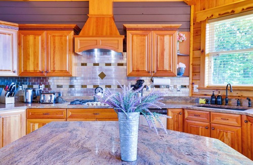 Scotrun House | Mountain Chalet ~ Heated Pool ~ Spa ~ Sauna ~ Gorgeous Views ~ 2 Fire Pits