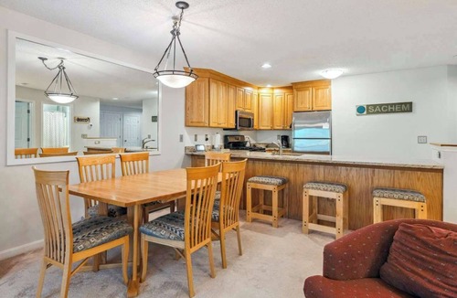 Ludlow Condo | Mountain Escape 3 BR Condo at Okemo w/Fireplace
