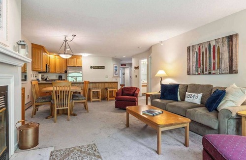 Ludlow Condo | Mountain Escape 3 BR Condo at Okemo w/Fireplace