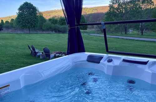 Bruceton Mills Cabin | Mountain Escape - Hot Tub - Fantastic Views - Fast Wifi - Games - Vet Owned
