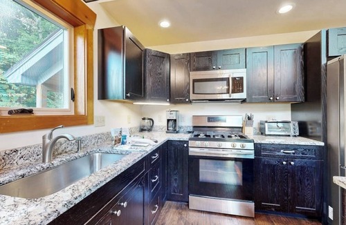 Conway House | Mountain getaway close to ponds, hiking & skiing perfect for outdoor enthusiasts