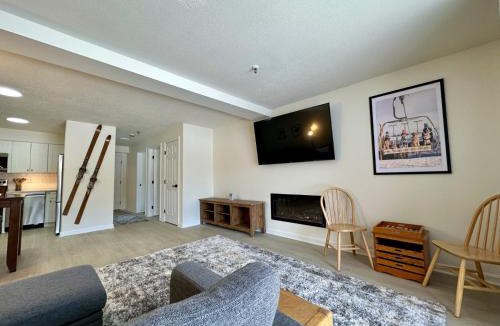 Killington House | Mountain Green Resort - 2BR, 2BA Renovated Condo, Pool, Hot Tub, Shuttle, Gym, Restaurant