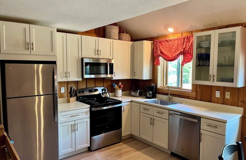 West Dover Condo | MOUNTAIN, LAKE & BOATING, POOL, GOLF, PICKLEBALL/TENNIS COURT