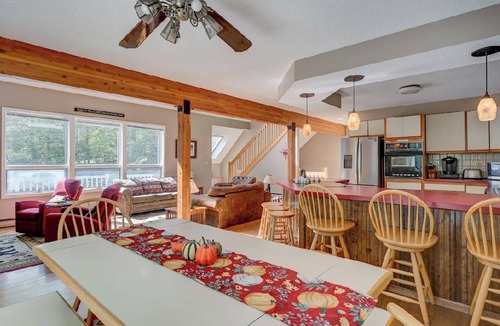 Eidelweiss Village House | Mountain Lake Getaway