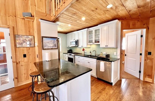 Stratton and Bromley Ski Areas Cabin | Mountain Retreat with Outdoor Living Space and Ping Pong Table in Vermont