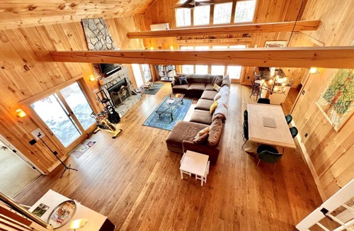 Stratton and Bromley Ski Areas Cabin | Mountain Retreat with Outdoor Living Space and Ping Pong Table in Vermont