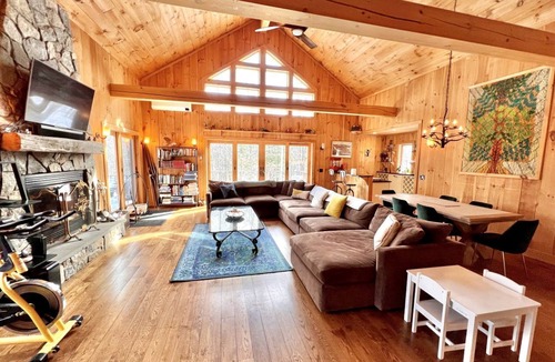 Stratton and Bromley Ski Areas Cabin | Mountain Retreat with Outdoor Living Space and Ping Pong Table in Vermont