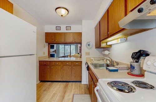 Waterville Valley Condo | Mountain townhome: seasonal pool, ski shuttle & walk to town