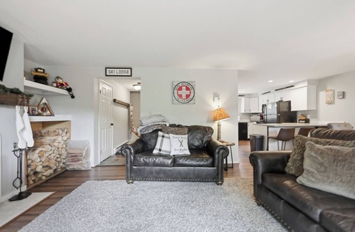 North Creek House | Mountain Townhome | Covered Heated Pool + Game Lounge | Hedges by AvantStay