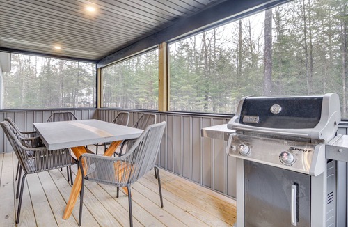 Sunday River Area Cabin | Mountain-View Bethel Cabin: Game Room & Deck